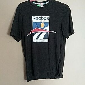 Reebok top size small